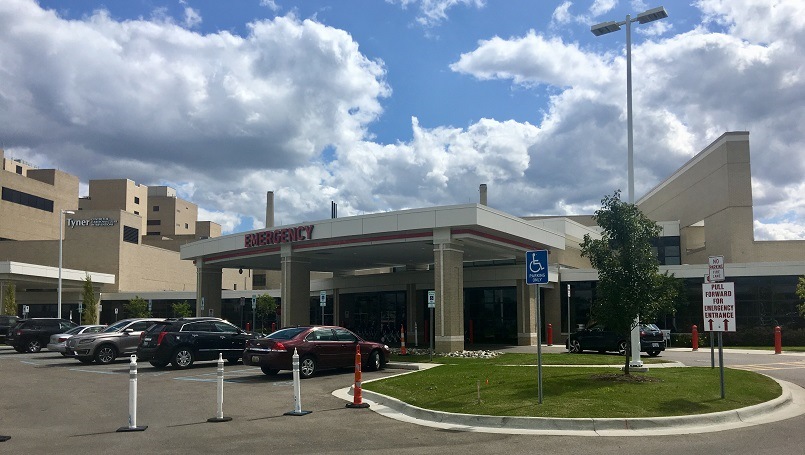 Ӱֱ Hospital, Royal Oak Emergency Center entrance