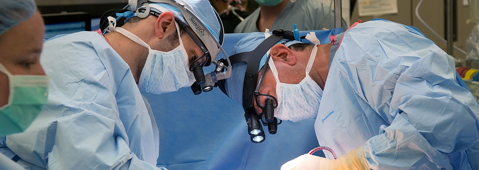 Surgeon operating at Ӱֱ